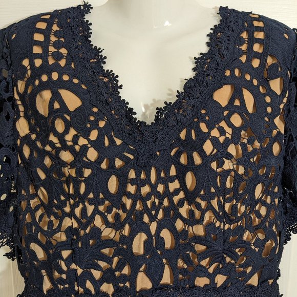 For Her NYC Navy Crochet Floral V Neckline Cap Sleeve Peplum Style Blouse - XL - Picture 2 of 13
